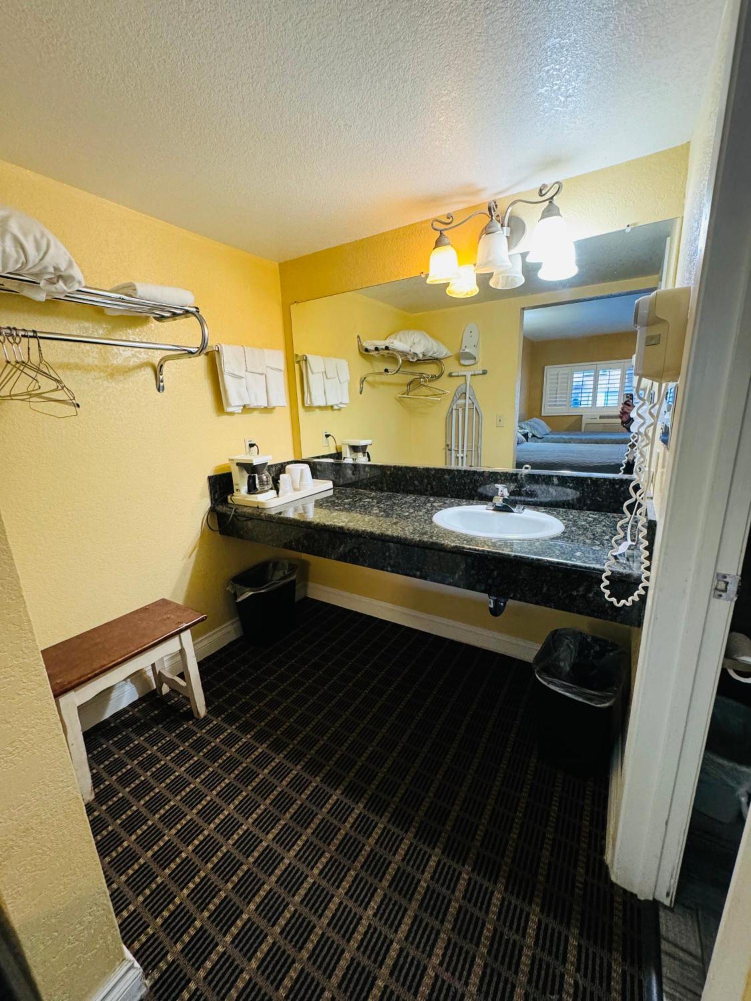 لون باين Mount Whitney Motel المظهر الخارجي الصورة